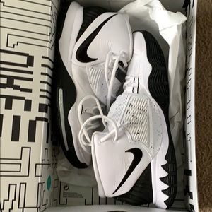 Nike Kyrie 6